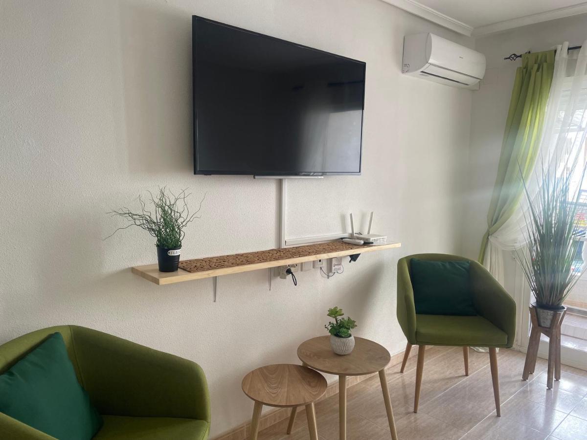 Linmarko Apartamento En Centro De Торевиеха Екстериор снимка