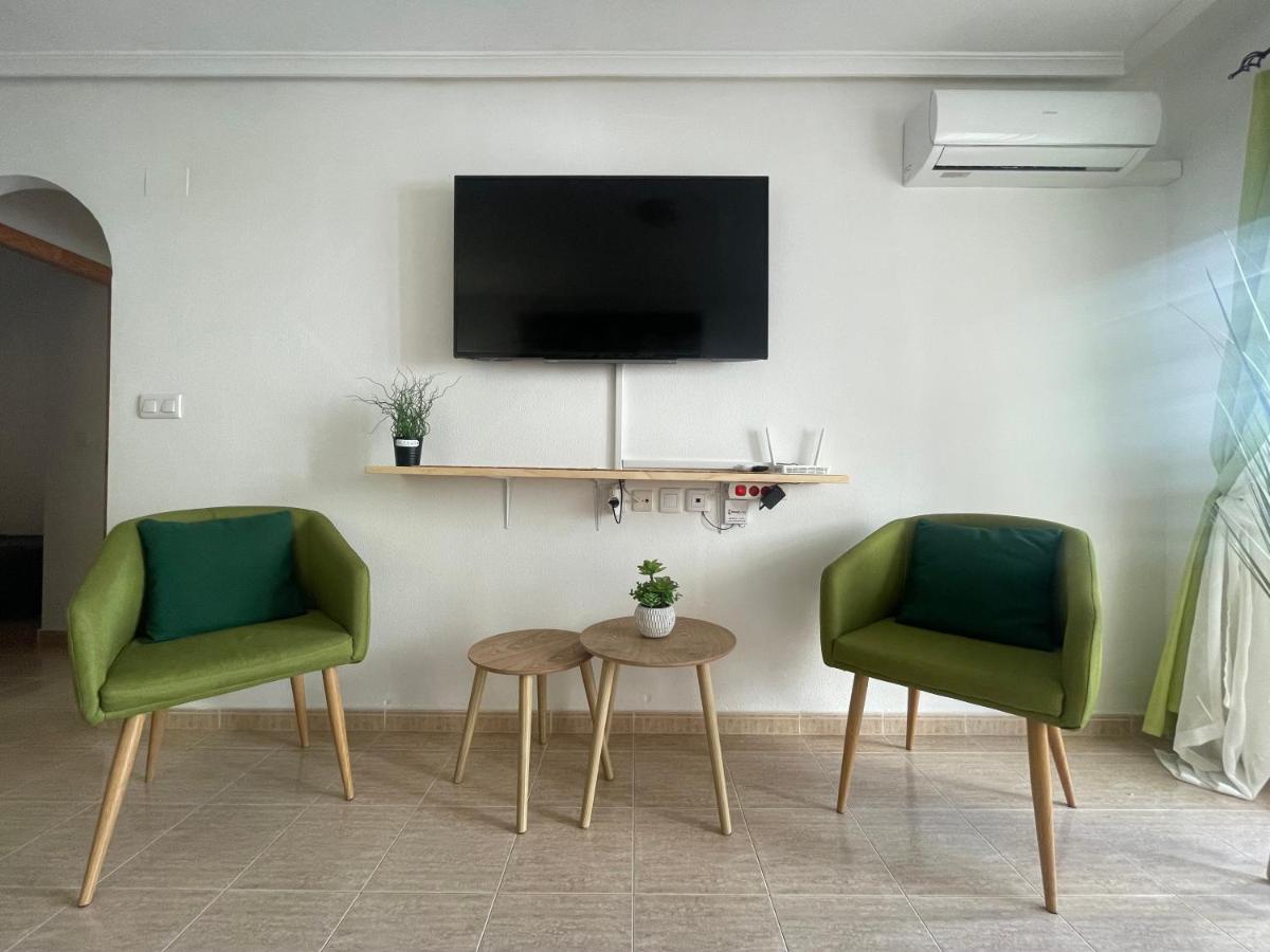 Linmarko Apartamento En Centro De Торевиеха Екстериор снимка