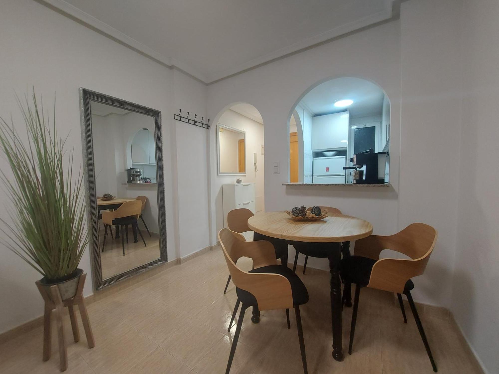 Linmarko Apartamento En Centro De Торевиеха Екстериор снимка