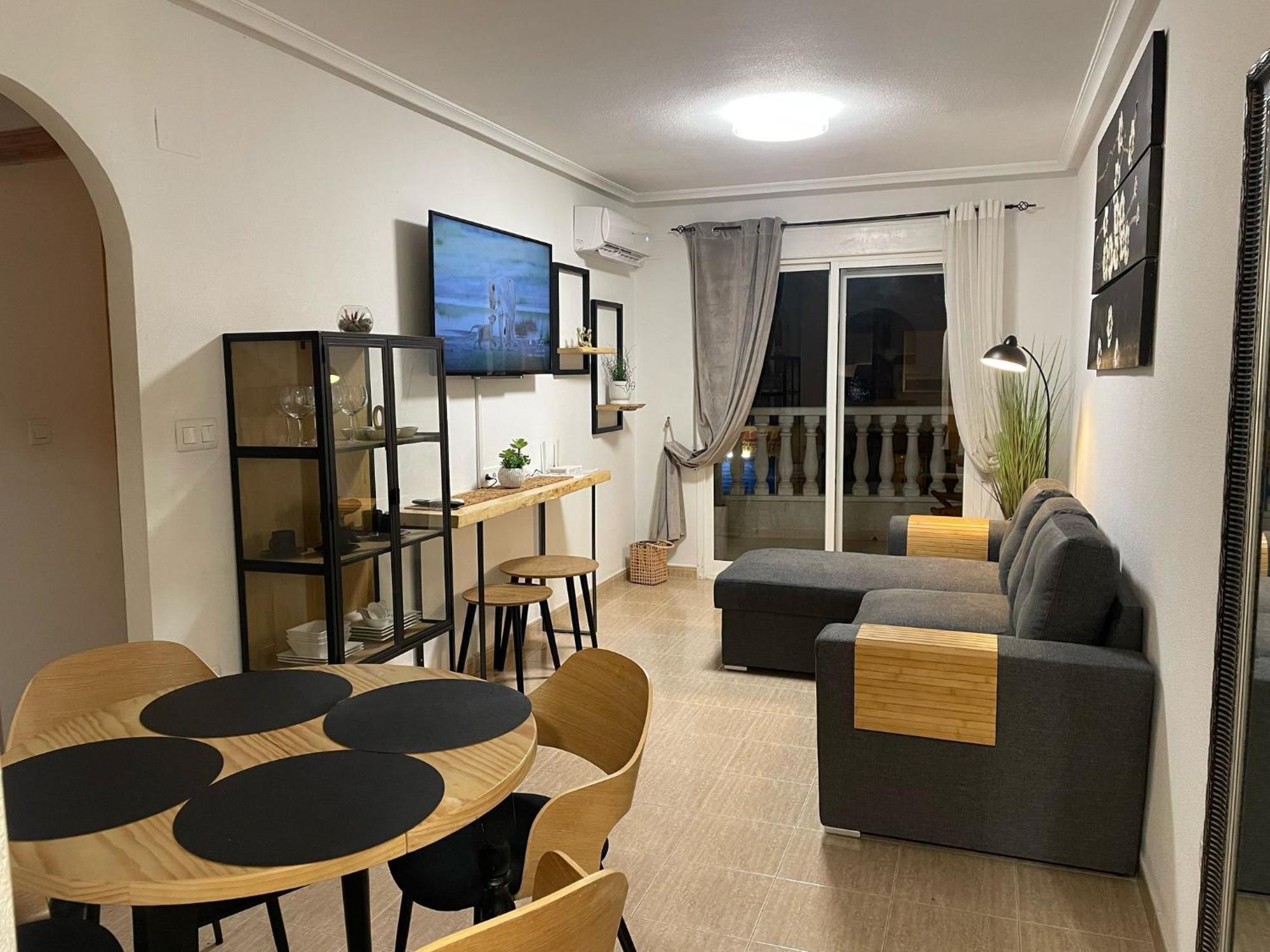 Linmarko Apartamento En Centro De Торевиеха Екстериор снимка