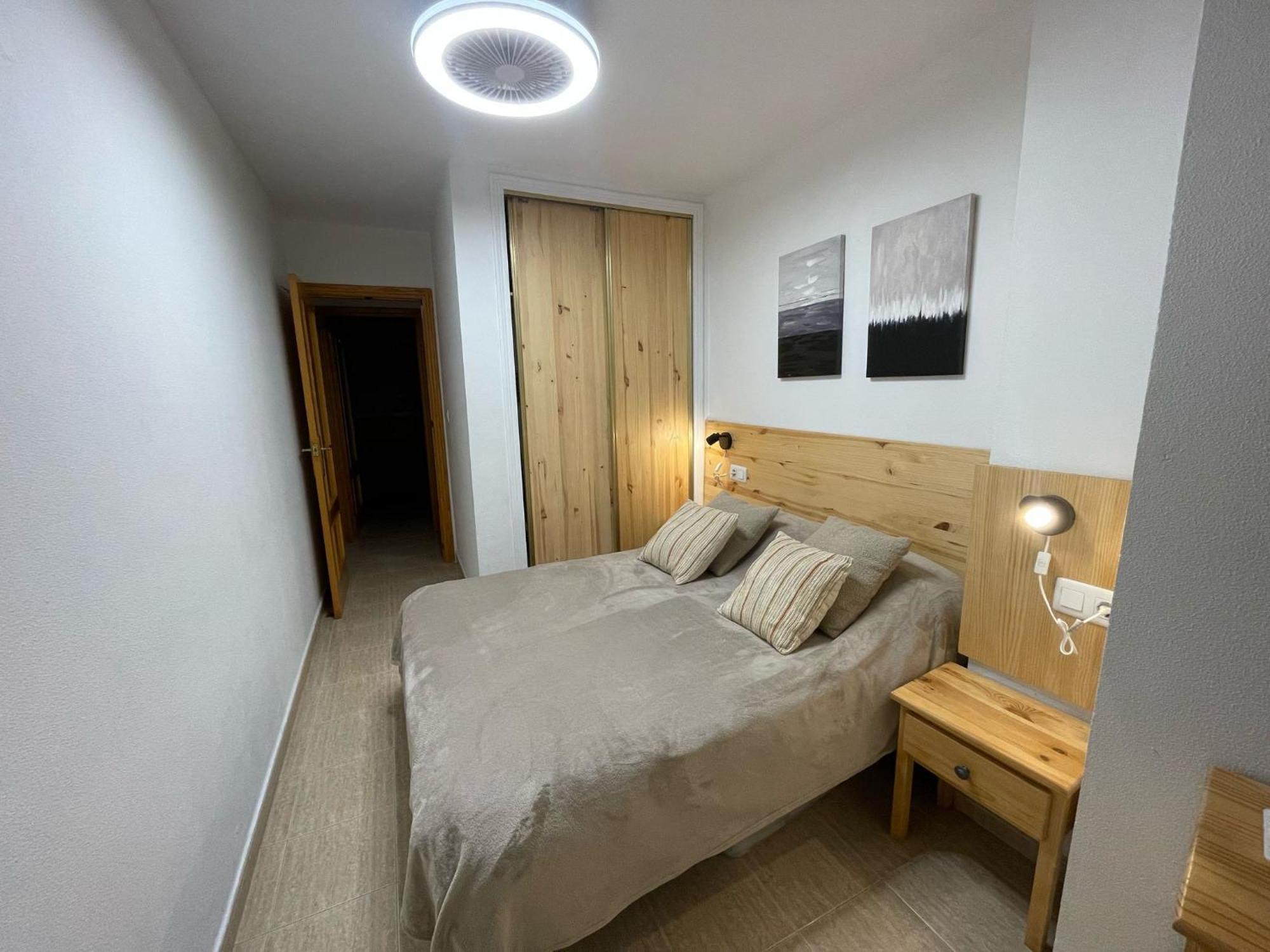 Linmarko Apartamento En Centro De Торевиеха Екстериор снимка